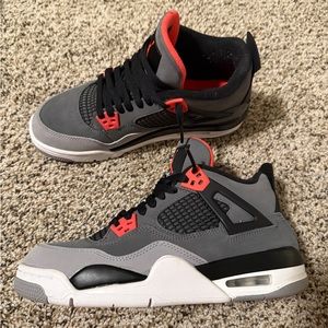 Infrared Jordan 4 GS size 7/ Women’s 8.5